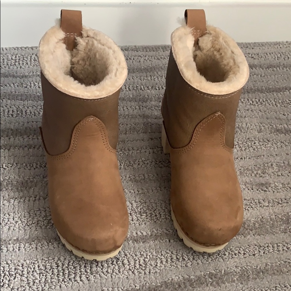 Size 6, fur lines, Only worn once!!!